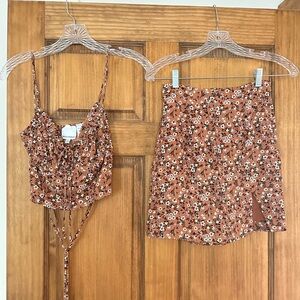 Two Piece Set. Mini Skirt with Crop Top. Floral. Size small